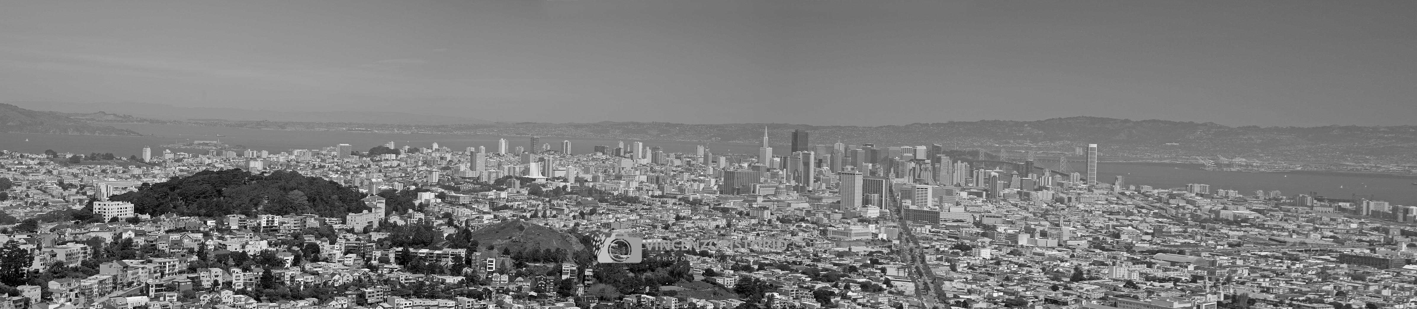 Panoramic view of Downtown SF and Market street – BW