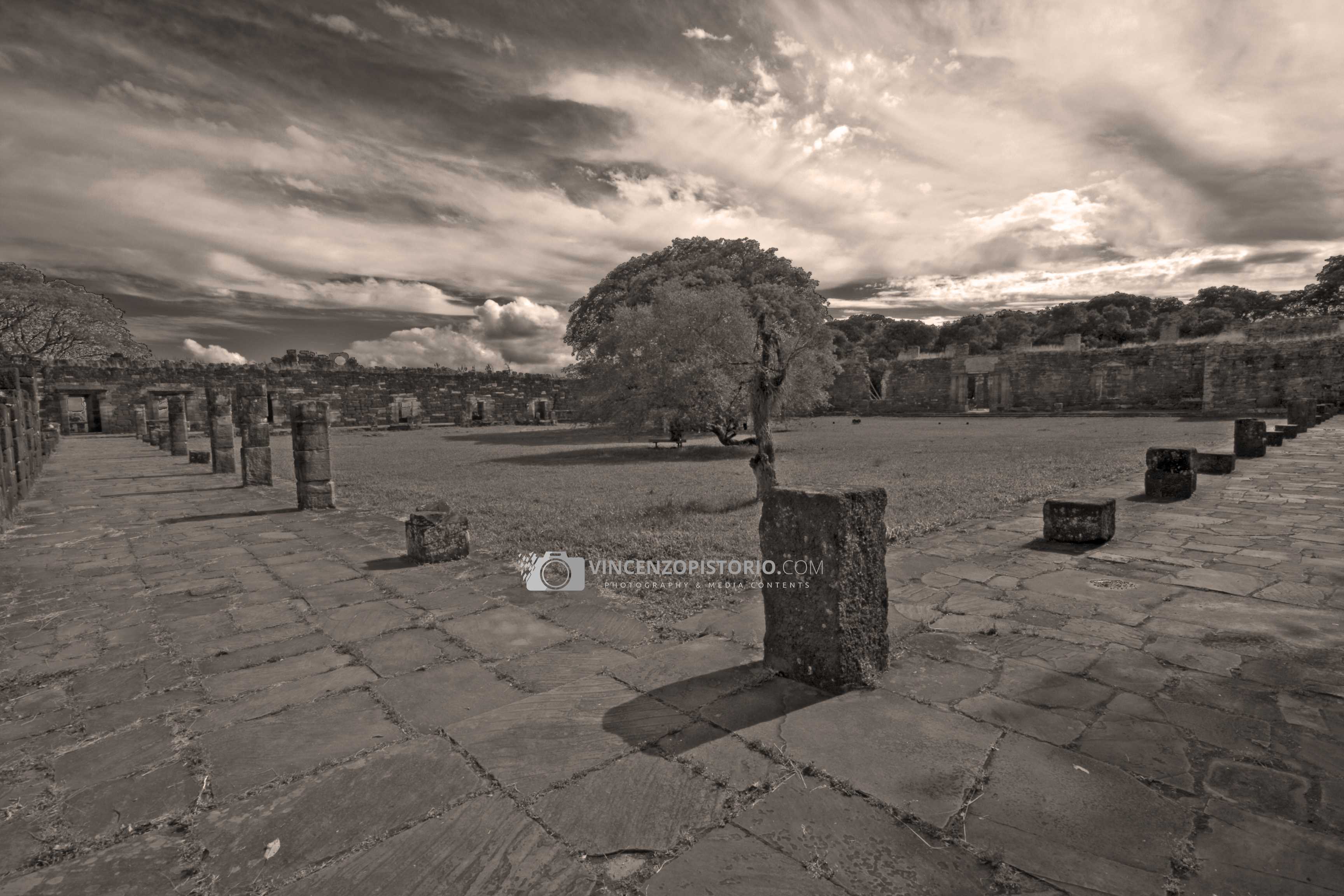 View on the outside of the ruins – BW