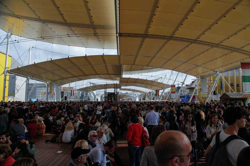decumano-crowd-expo-mi