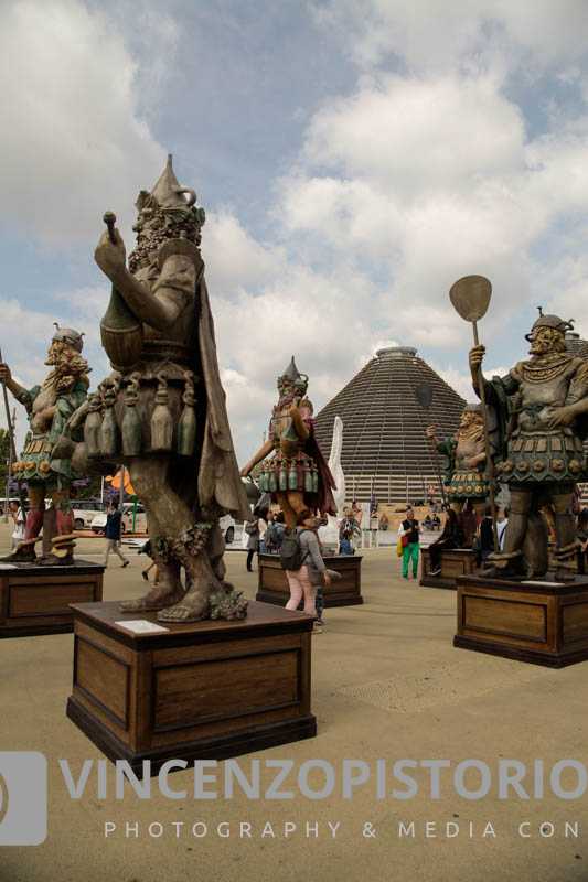 expo-center-statue-mi