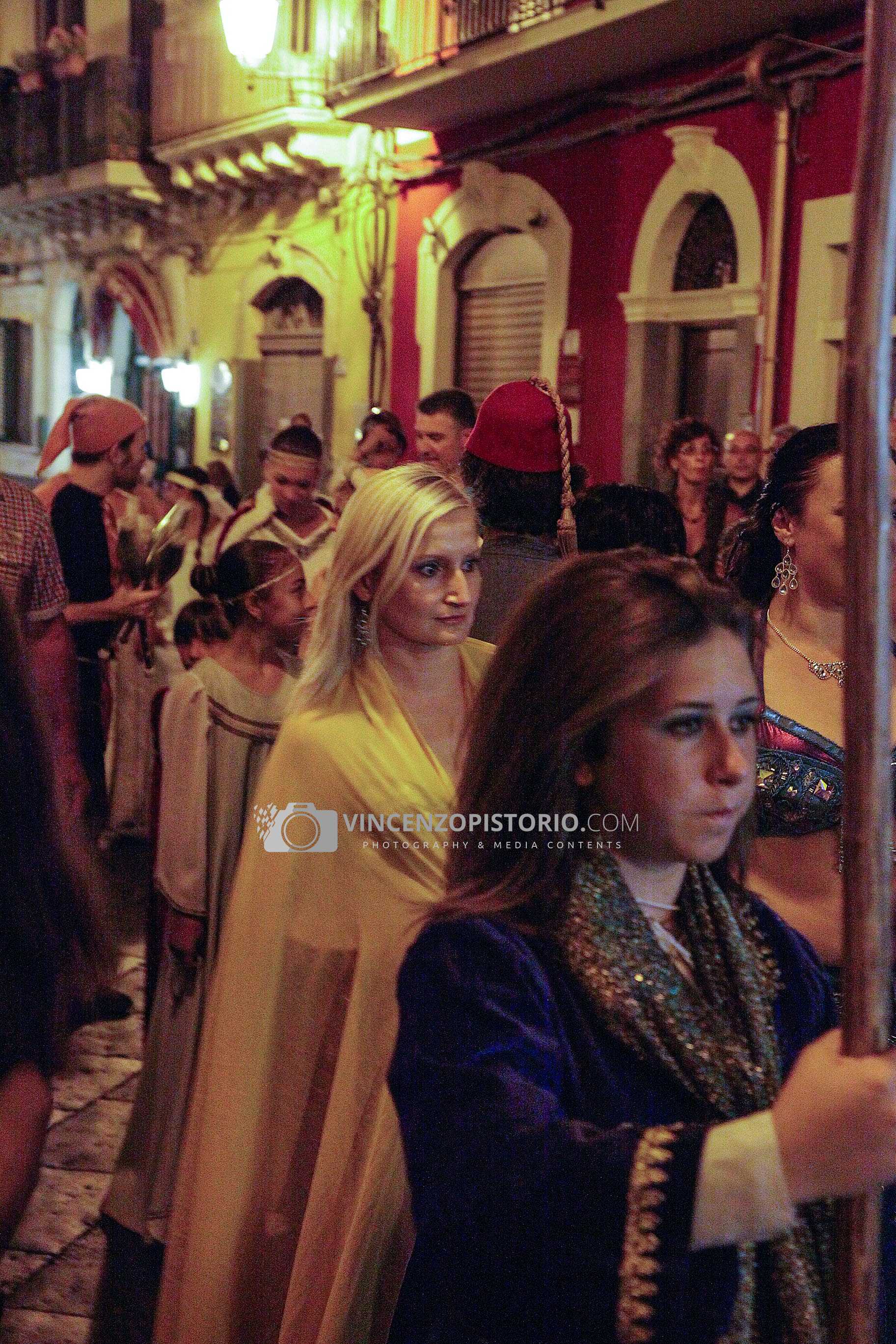 motta-processione-donne