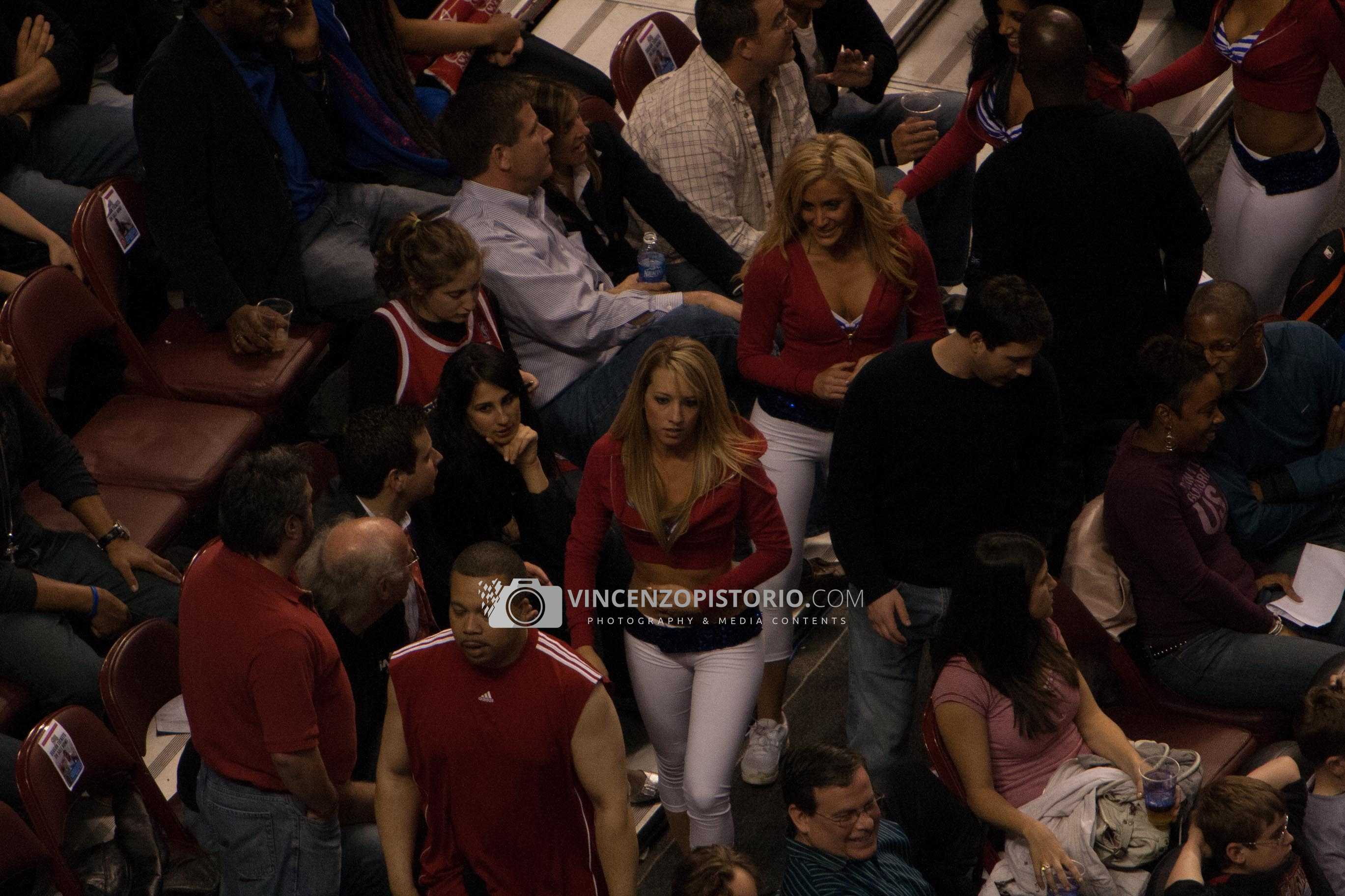 nba-blonde-cheerleader