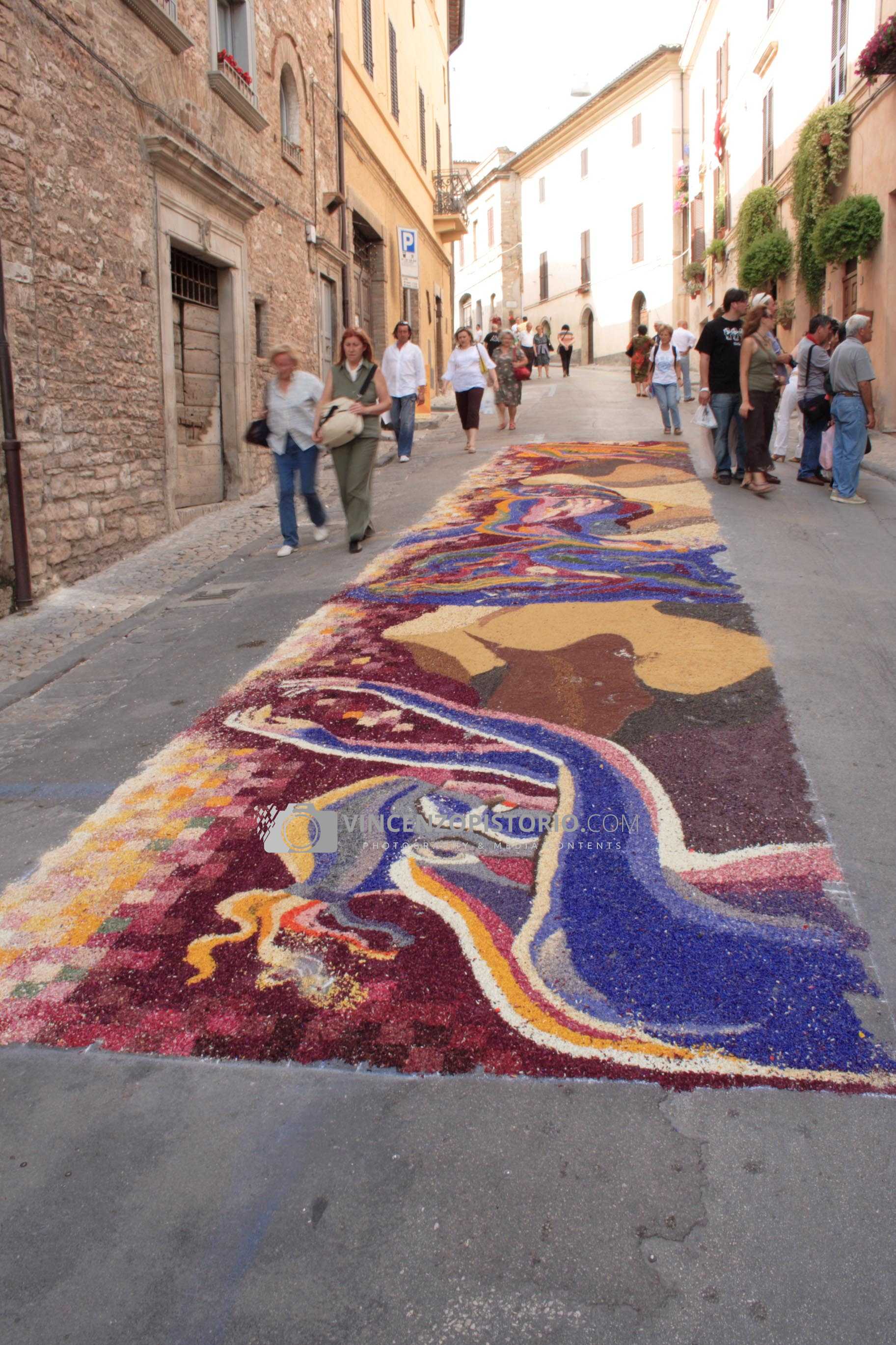 A flower composition on via Consolare