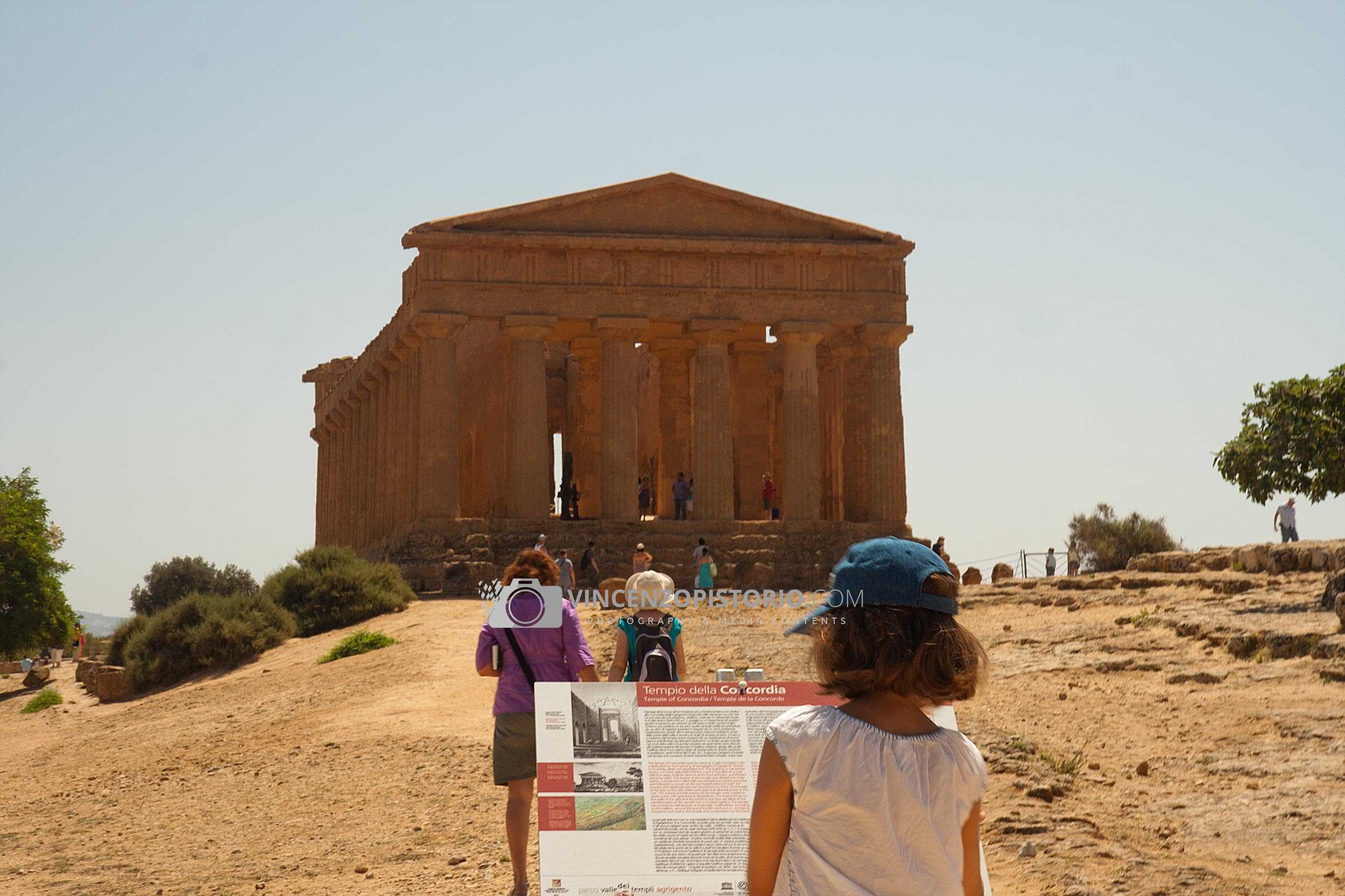 A little girl and Temple of Concordia