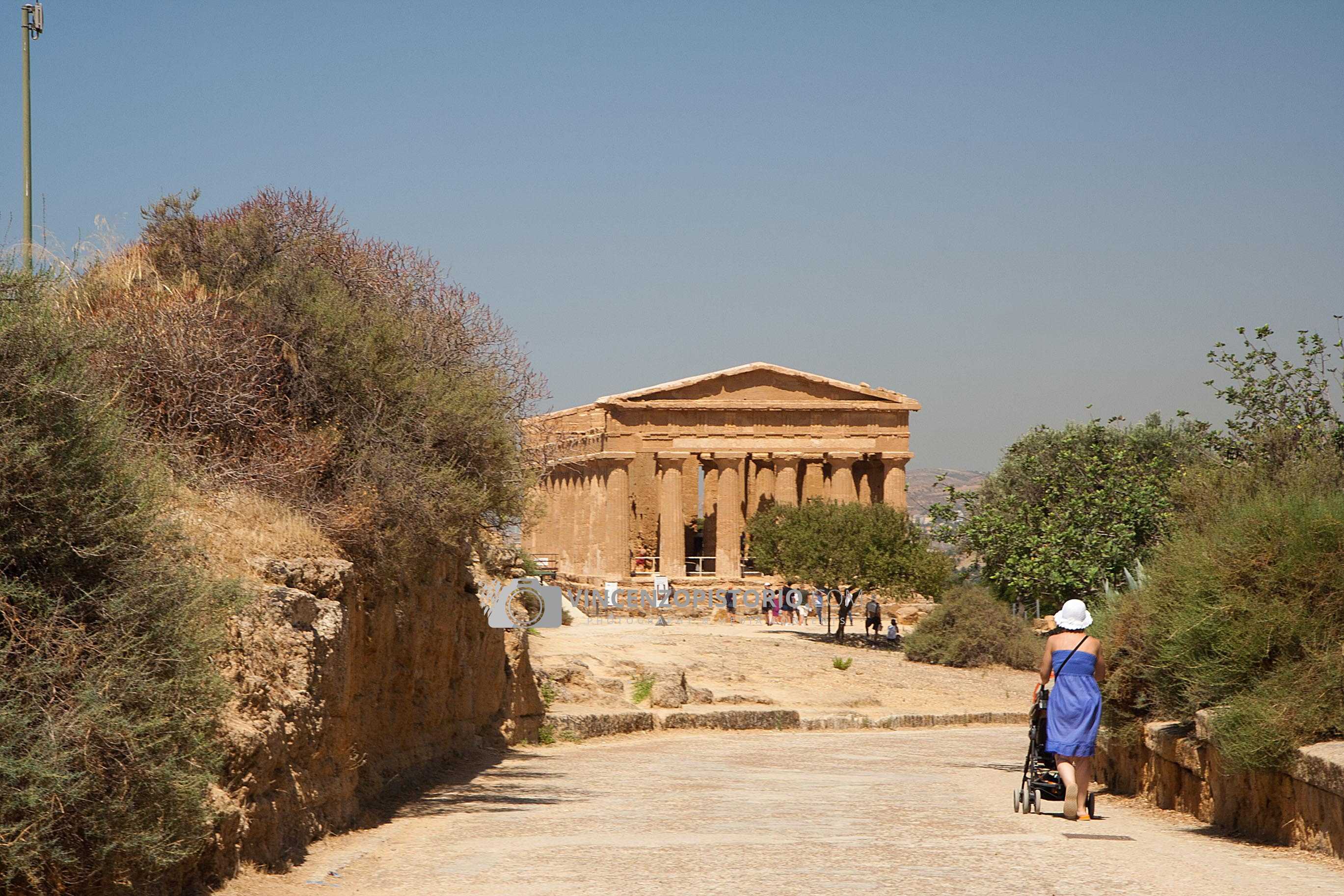 Temple of Concordia and Silvia with stroller – 1