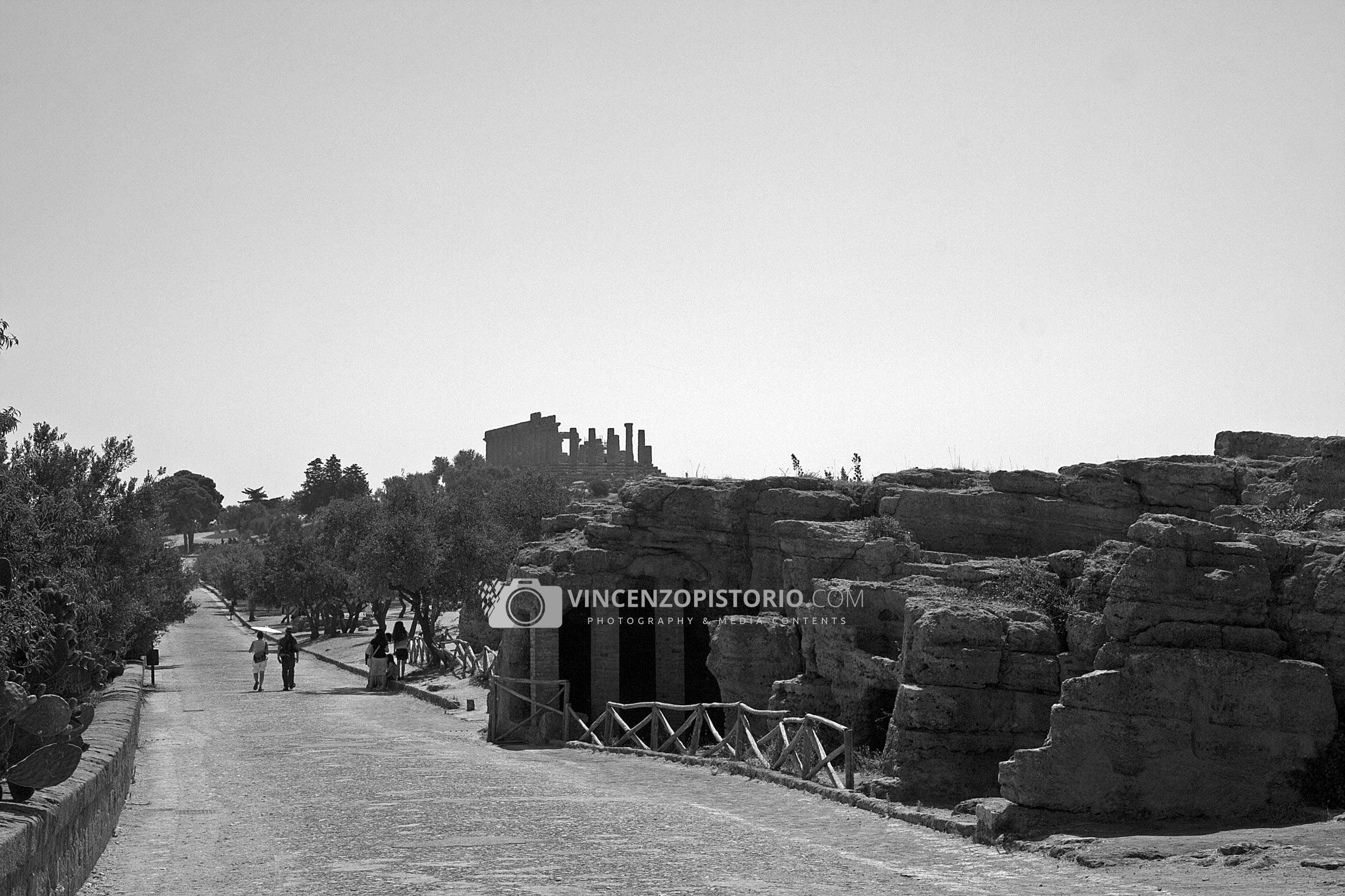 View of the Valle dei Templi – bw